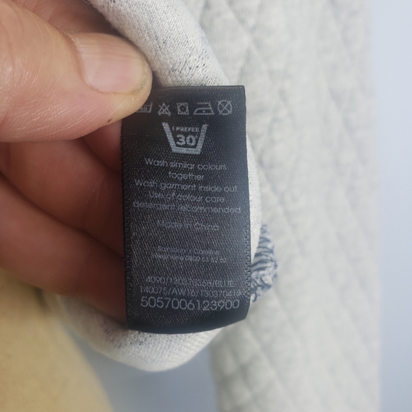 Tu Navy and Gray Quilt Sweatshirt - Picture 6 of 6